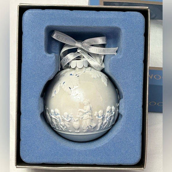 Wedgwood Icon White Jasper Wear Ornament Goddess Cherubs RARE NEW IN BOX - Picture 2 of 8